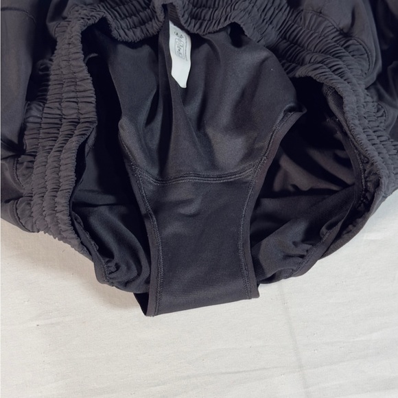 lululemon athletica  Hotty Hot High-Rise Lined Athletic Shorts. Size 12 - Picture 5 of 7